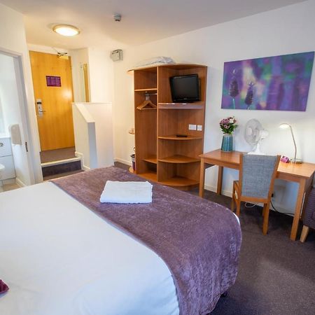 Redwings Lodge Solihull Bagian luar foto