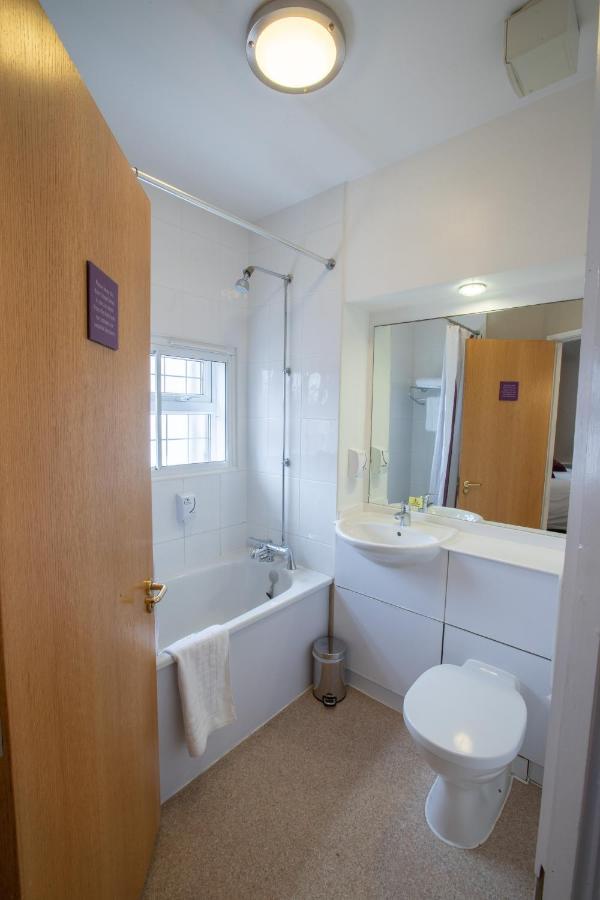 Redwings Lodge Solihull Bagian luar foto