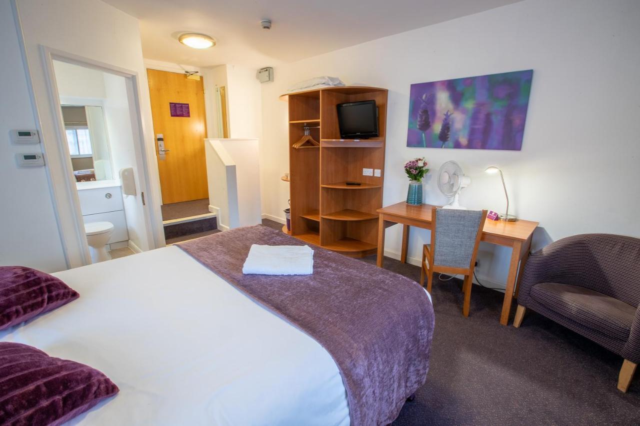 Redwings Lodge Solihull Bagian luar foto