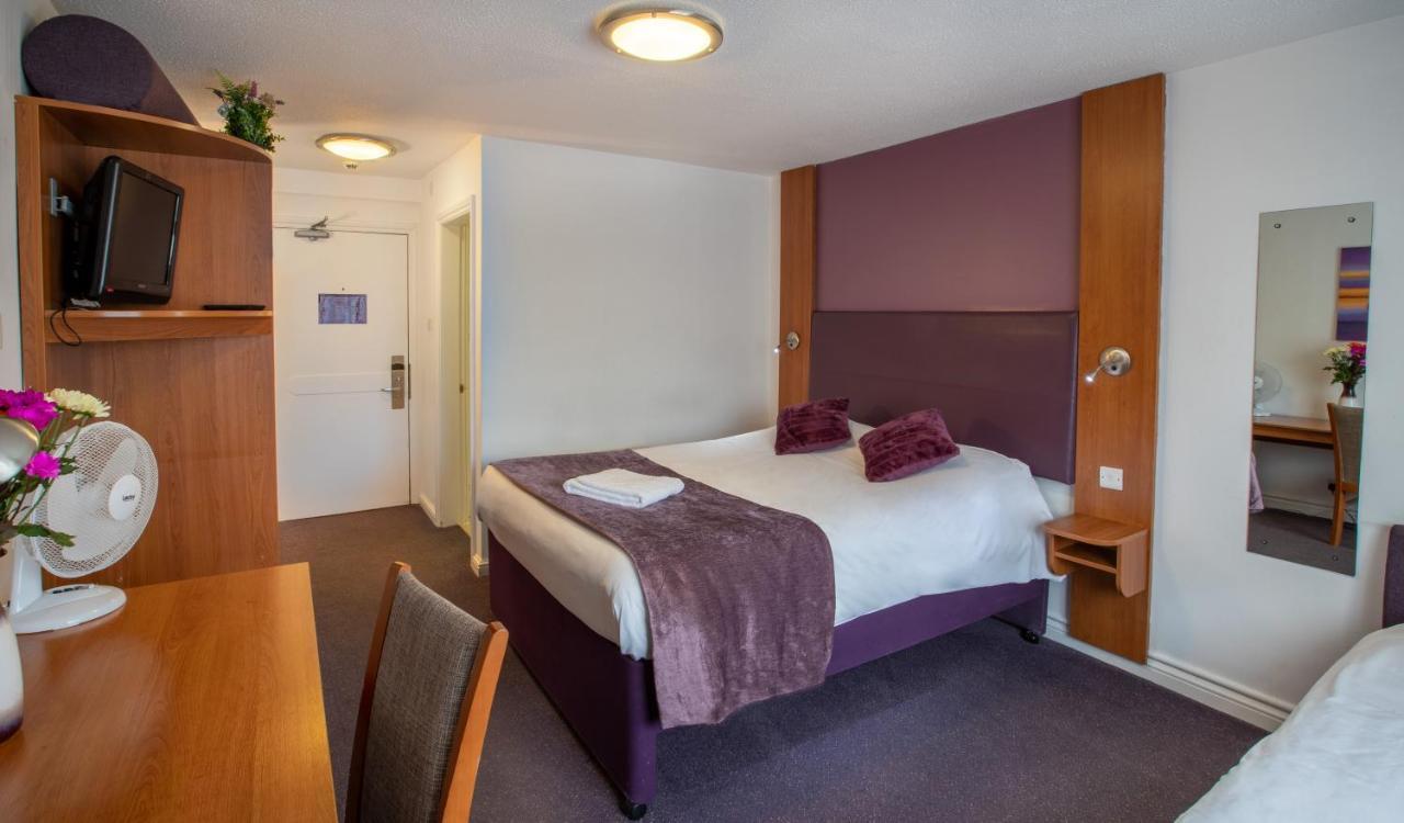 Redwings Lodge Solihull Bagian luar foto
