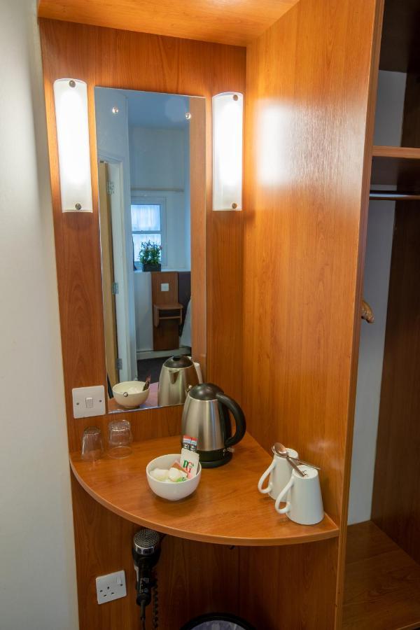 Redwings Lodge Solihull Bagian luar foto